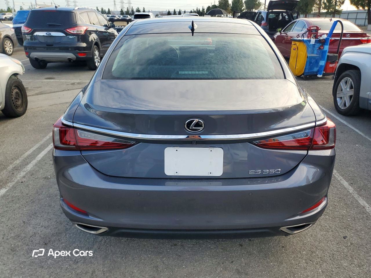 Lexus ES 2020