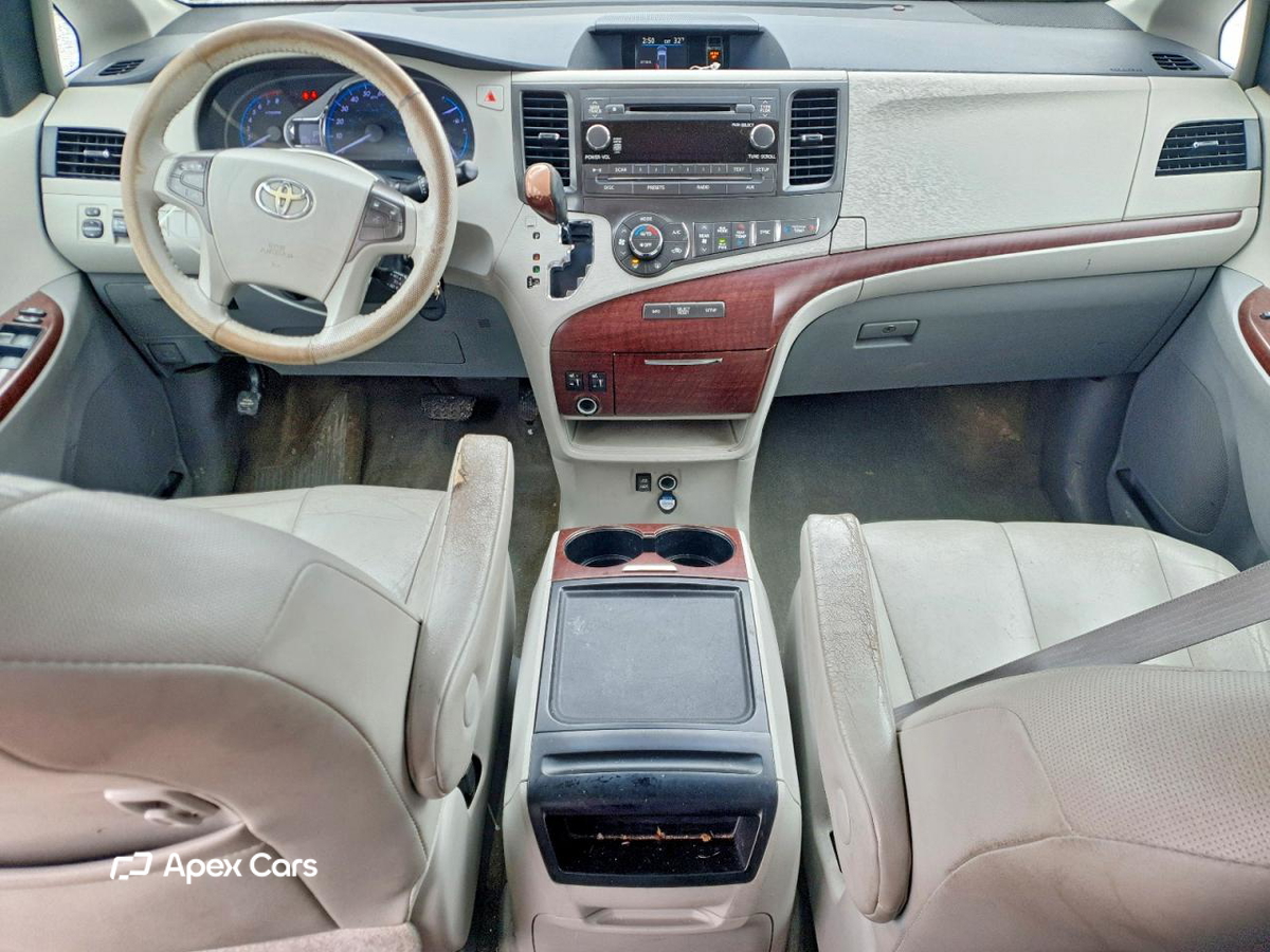 Toyota Sienna 2013