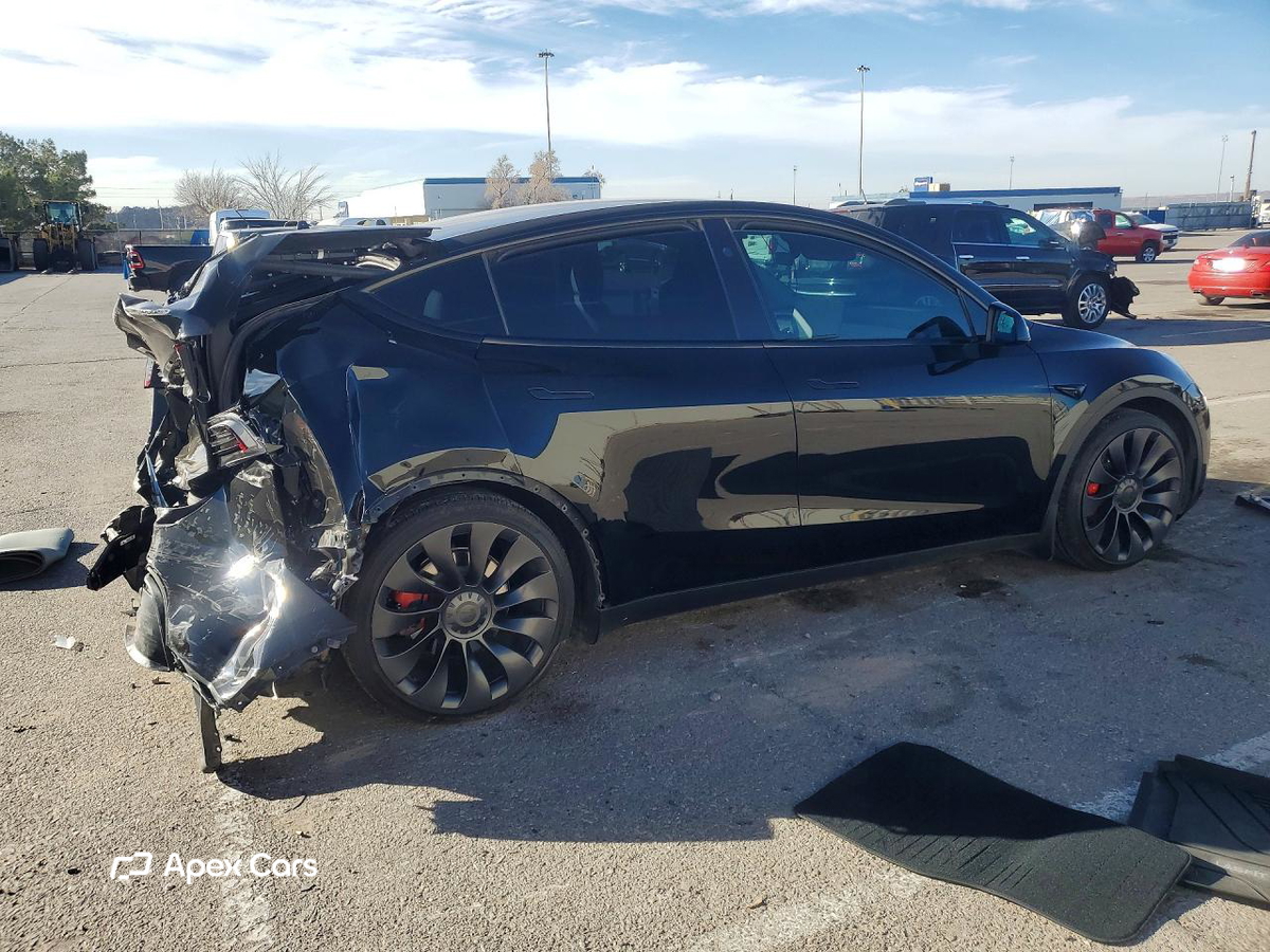 Tesla Model Y 2024