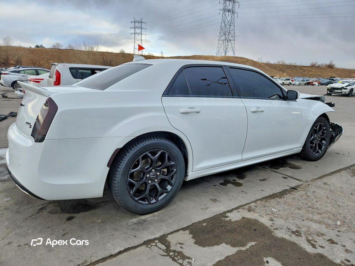 Chrysler 300 2022