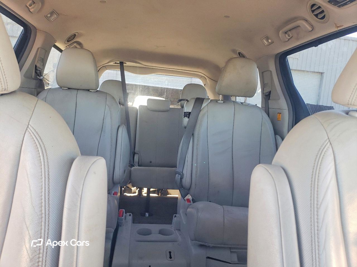 Toyota Sienna 2013