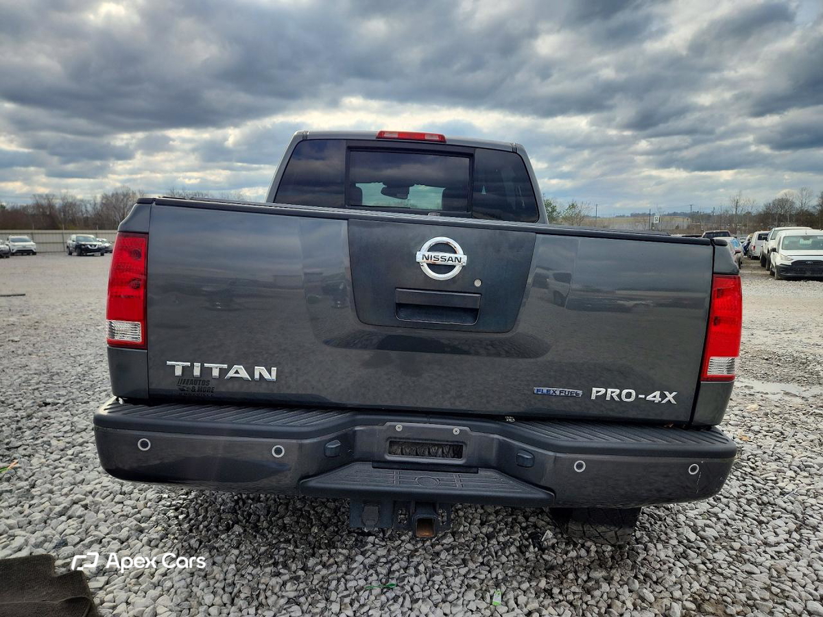 Nissan Titan 2011