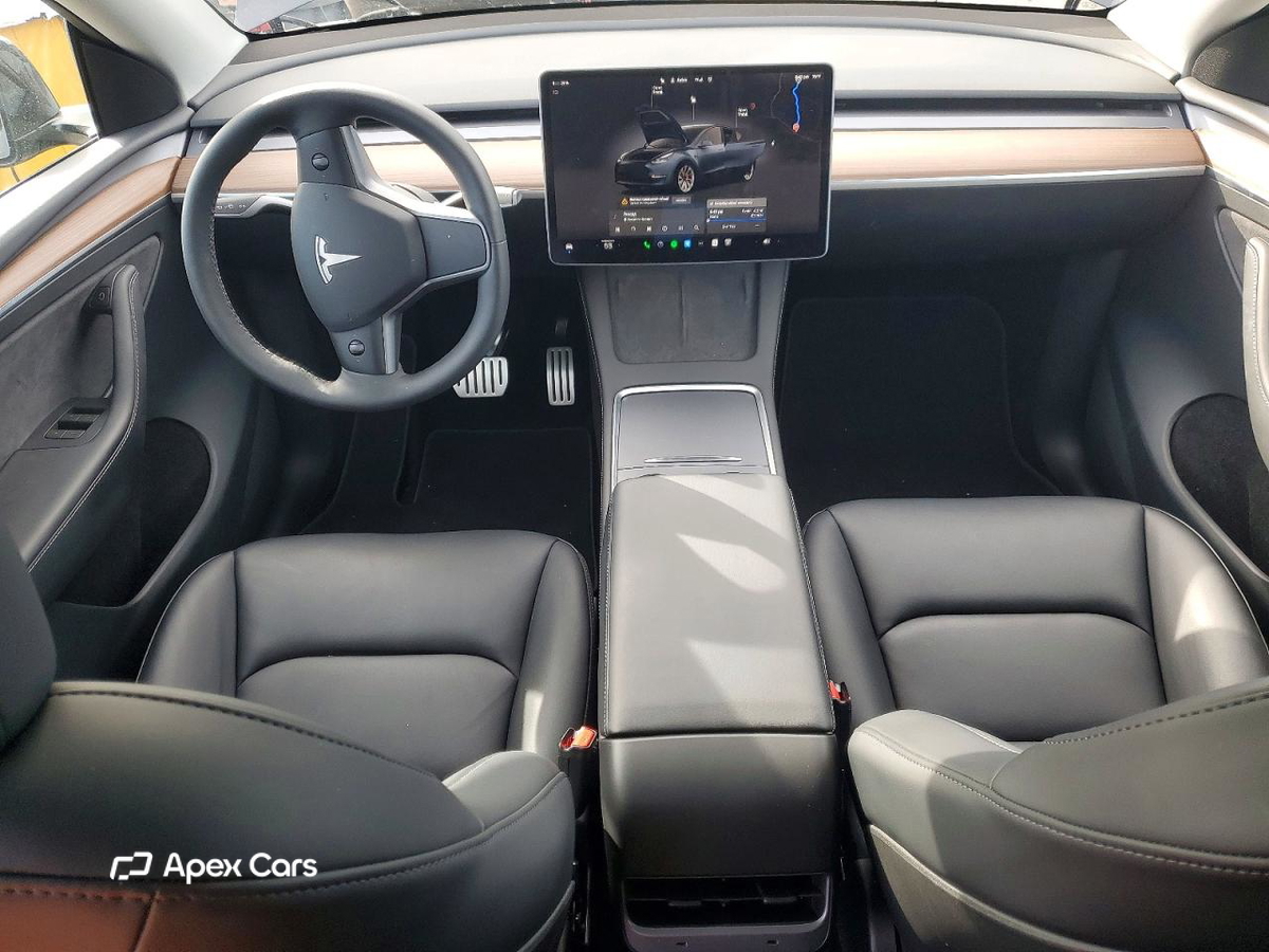 Tesla Model Y 2025