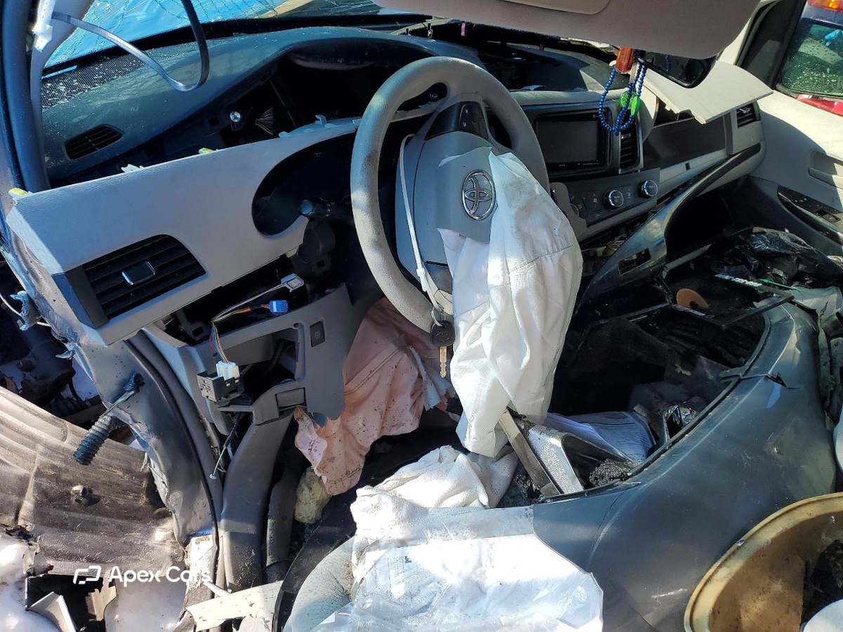 Toyota Sienna 2012
