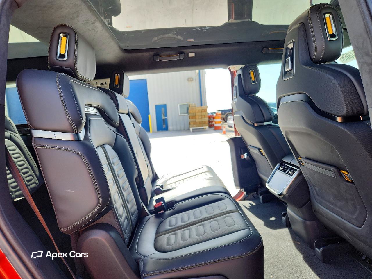Rivian R1S 2025