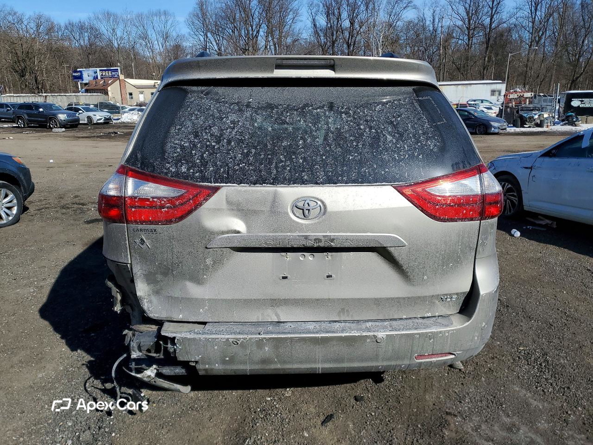 Toyota Sienna 2016