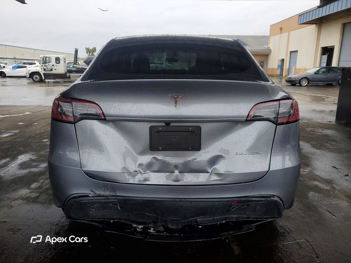 Tesla Model Y 2025