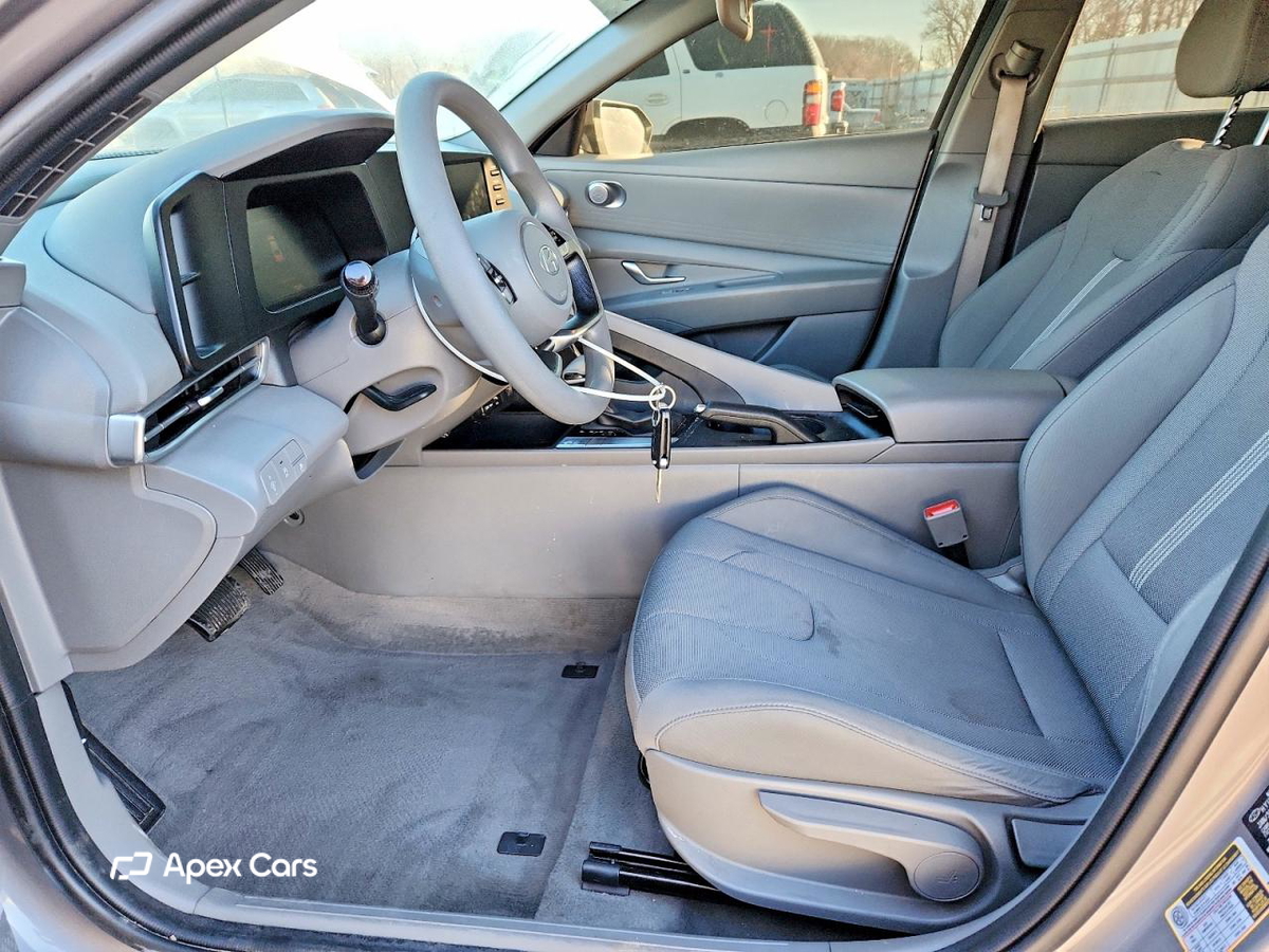 Hyundai Elantra 2024
