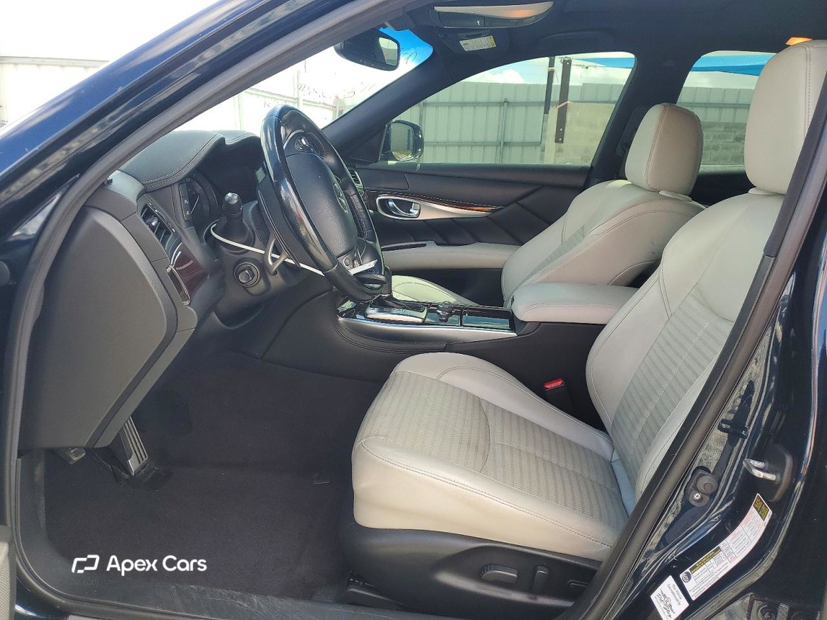Infiniti Q70 2018