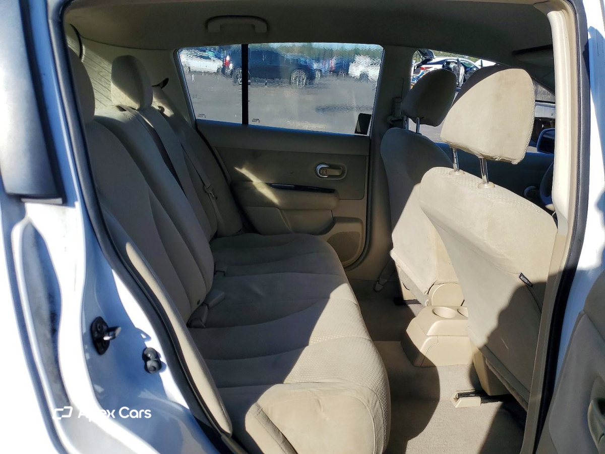 Nissan Versa 2011