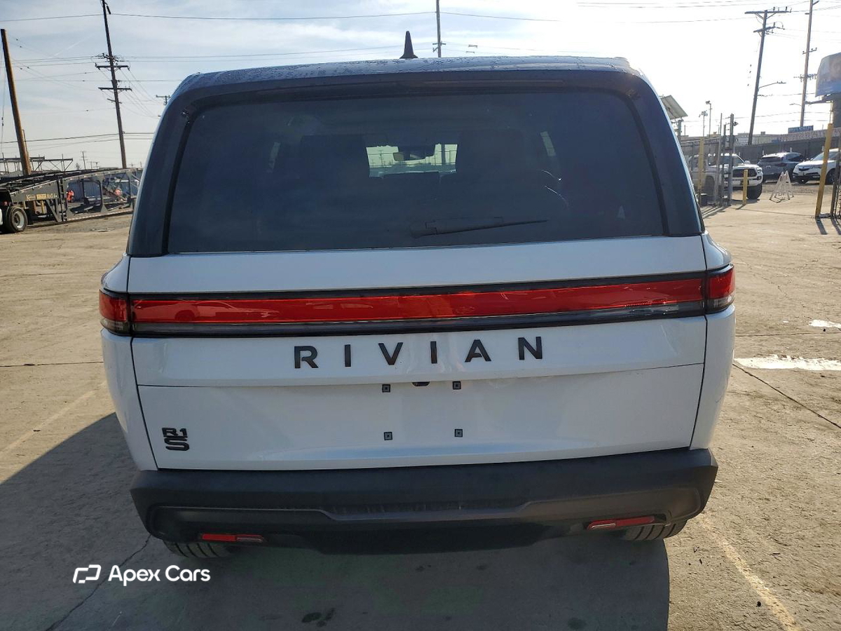 Rivian R1S 2025