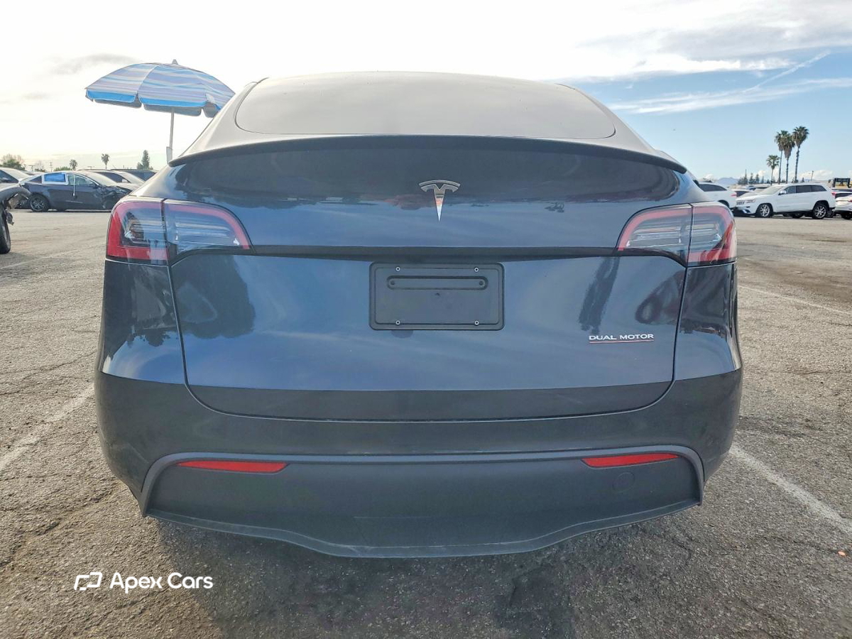 Tesla Model Y 2025