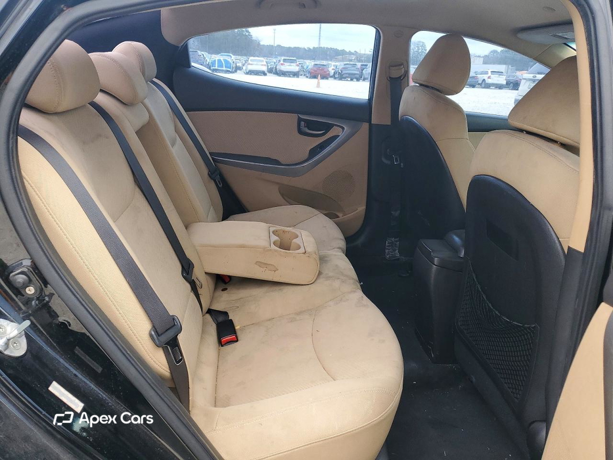 Hyundai Elantra 2012