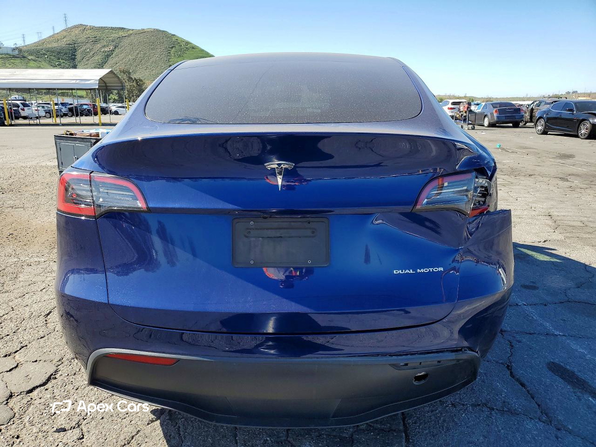 Tesla Model Y 2025