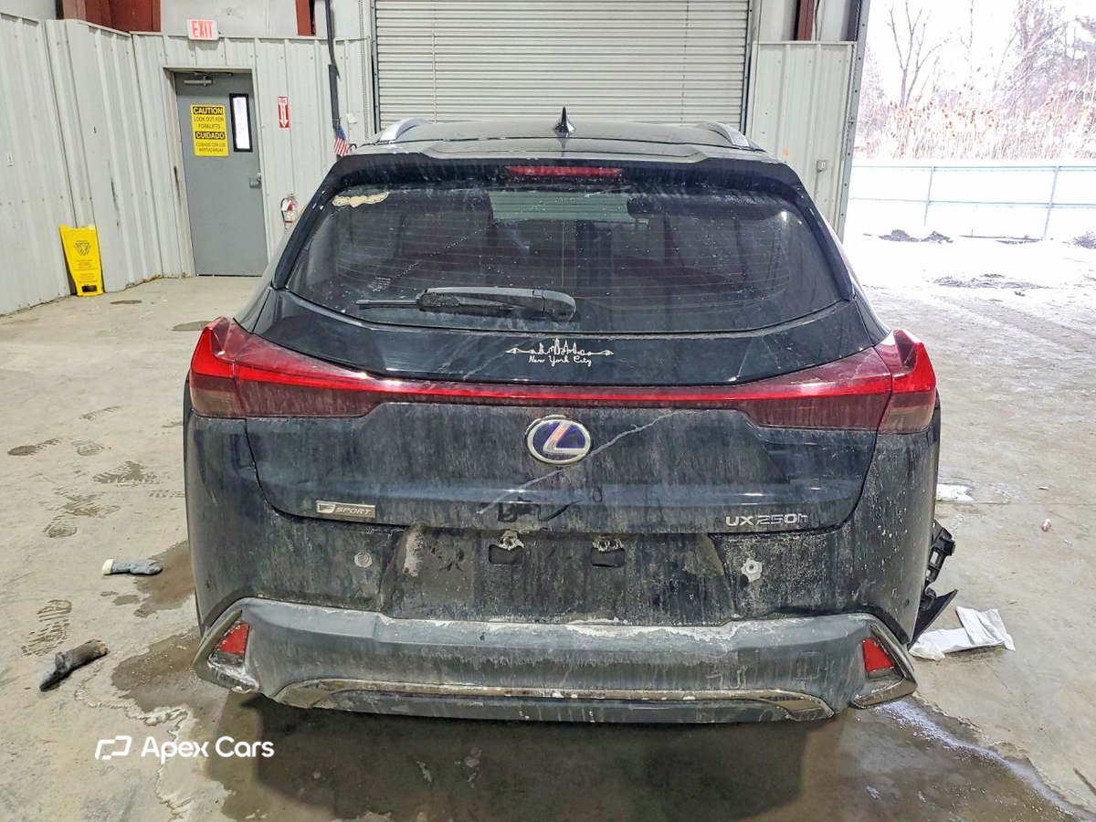Lexus UX 2021
