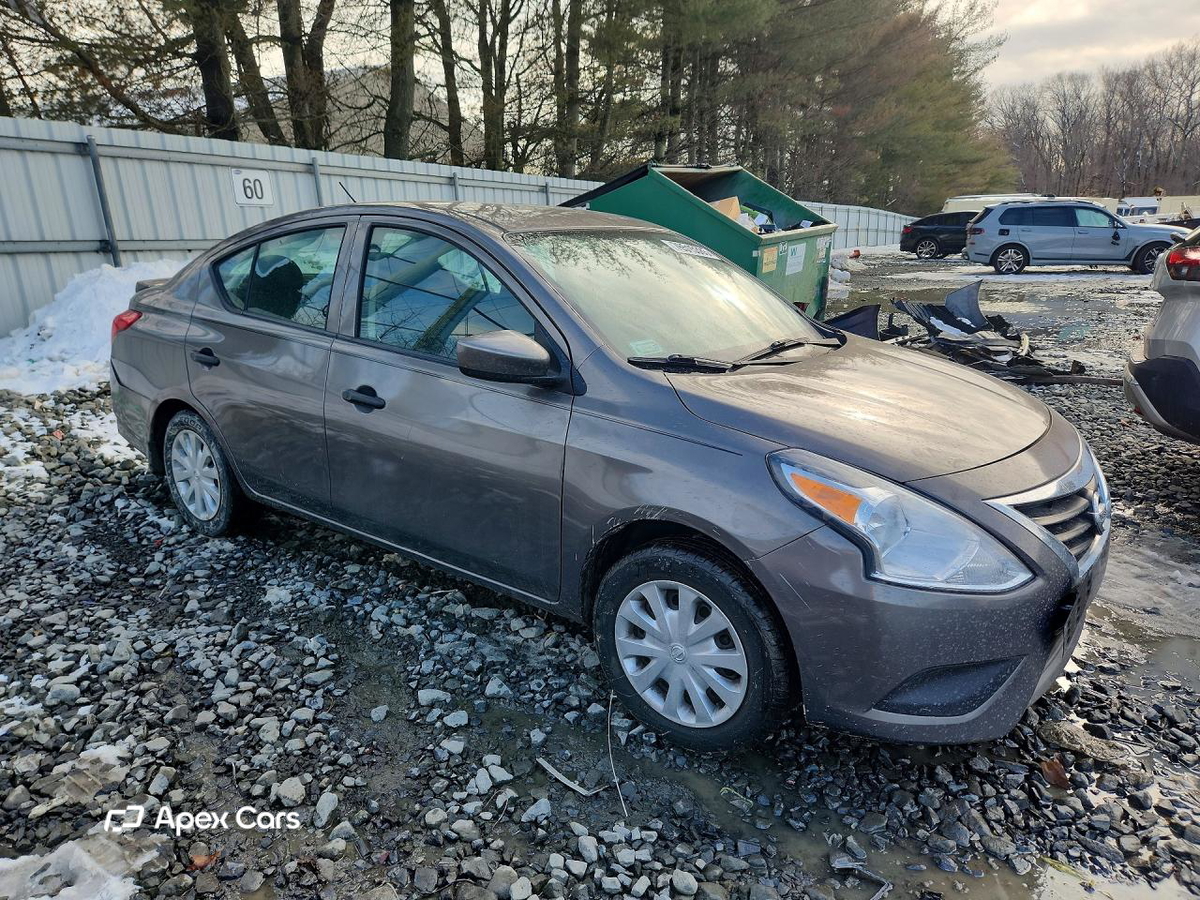 Nissan Versa 2016