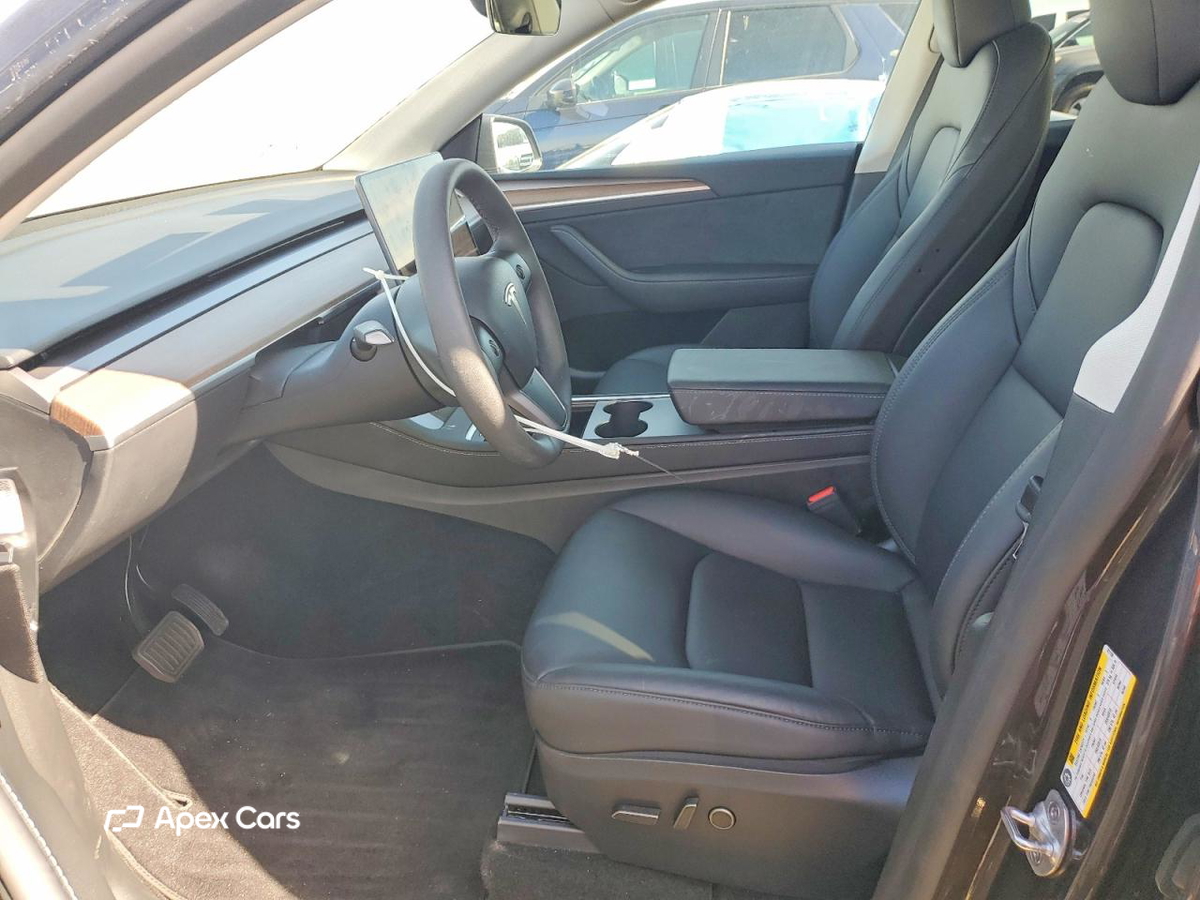 Tesla Model Y 2024