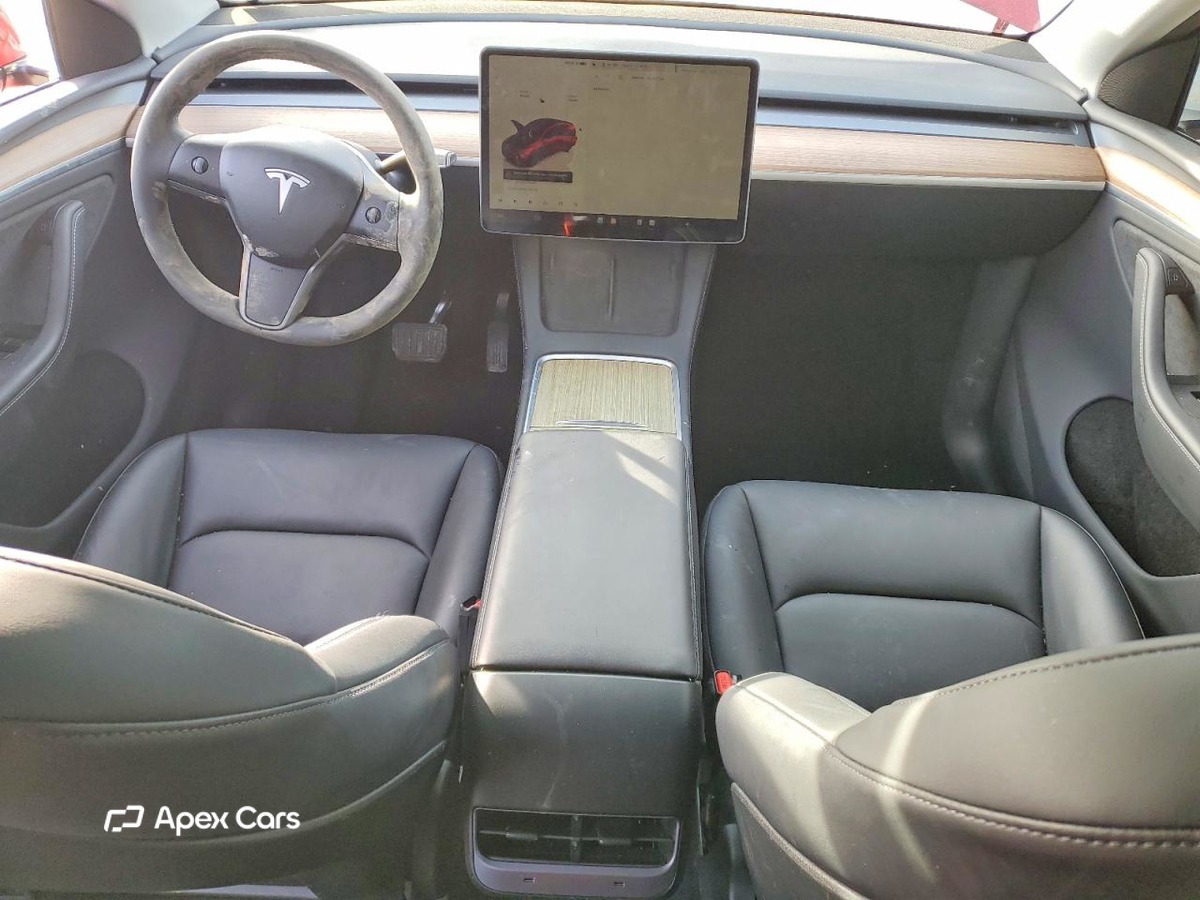 Tesla Model Y 2025