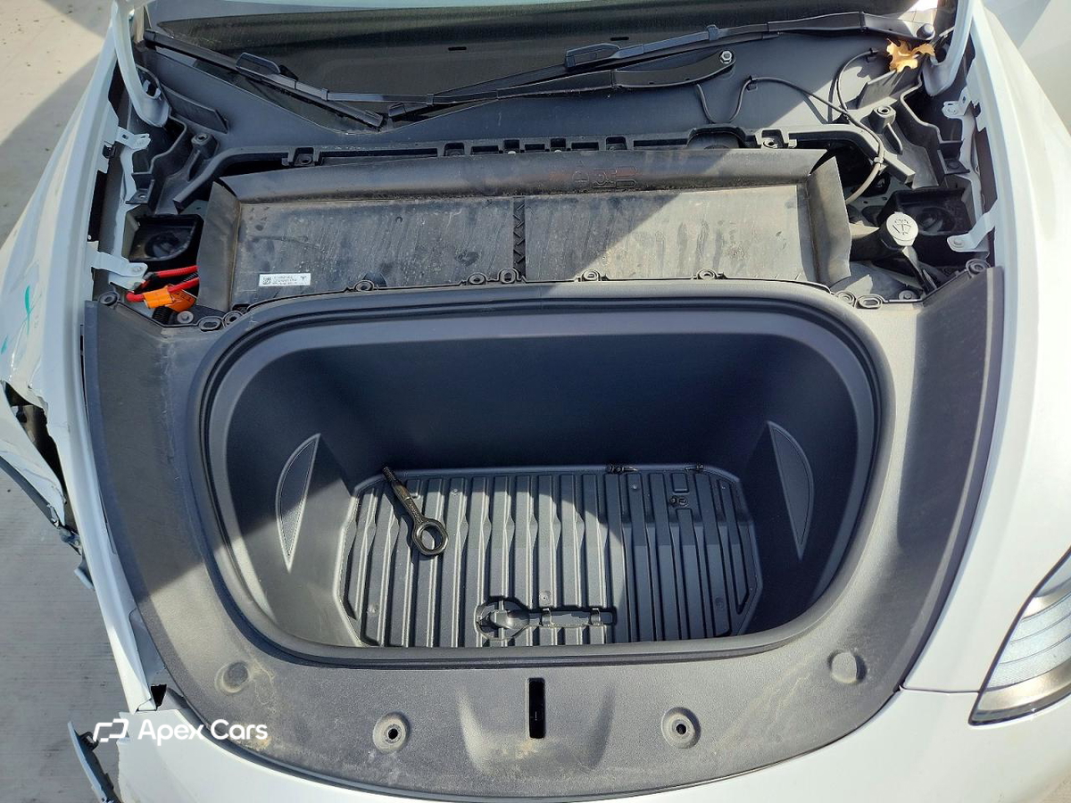 Tesla Model Y 2025