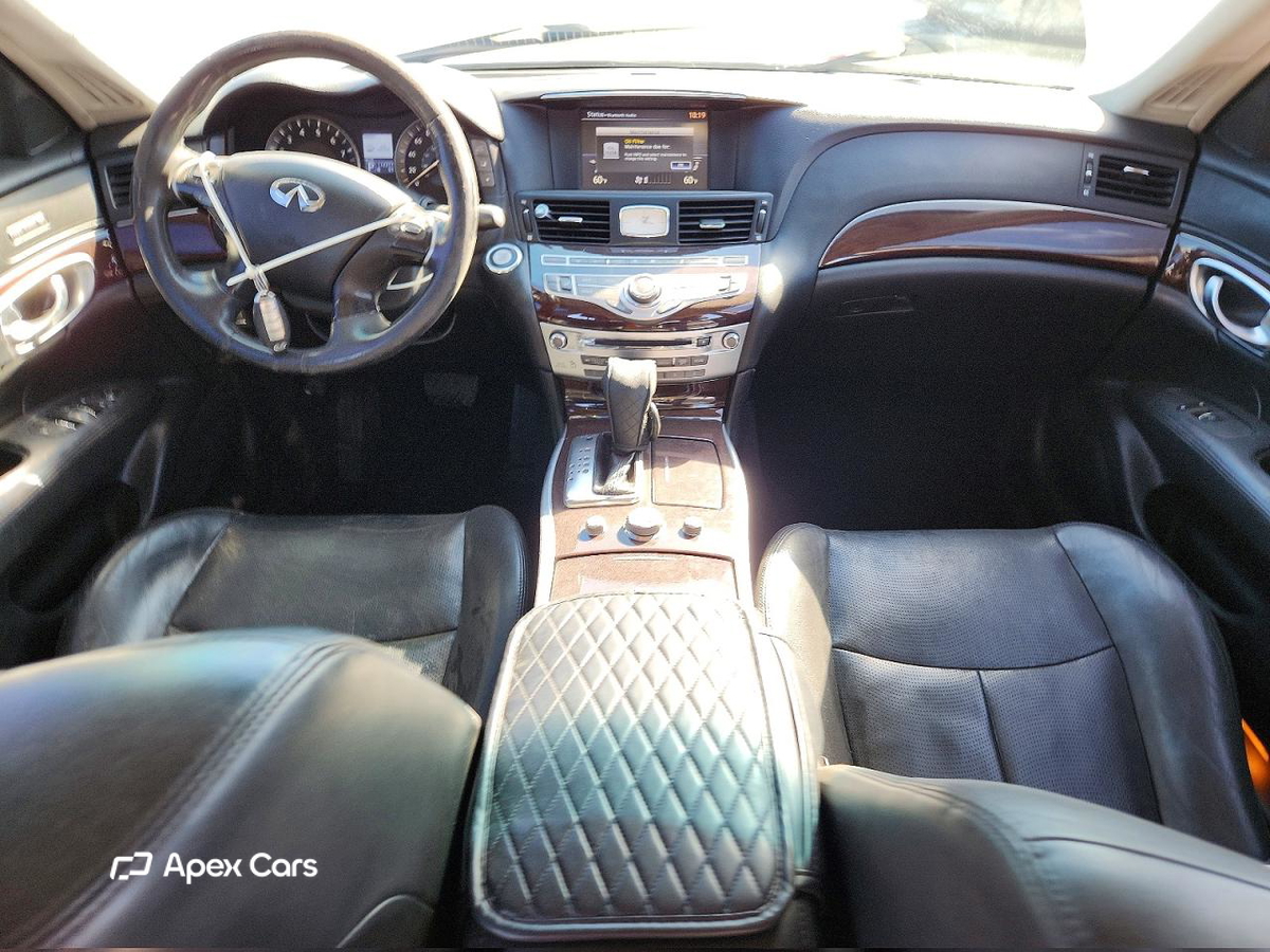 Infiniti M 2011