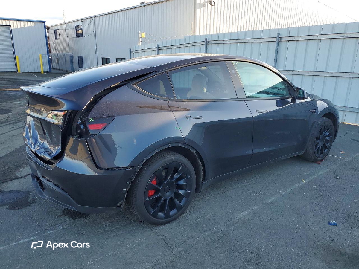 Tesla Model Y 2024