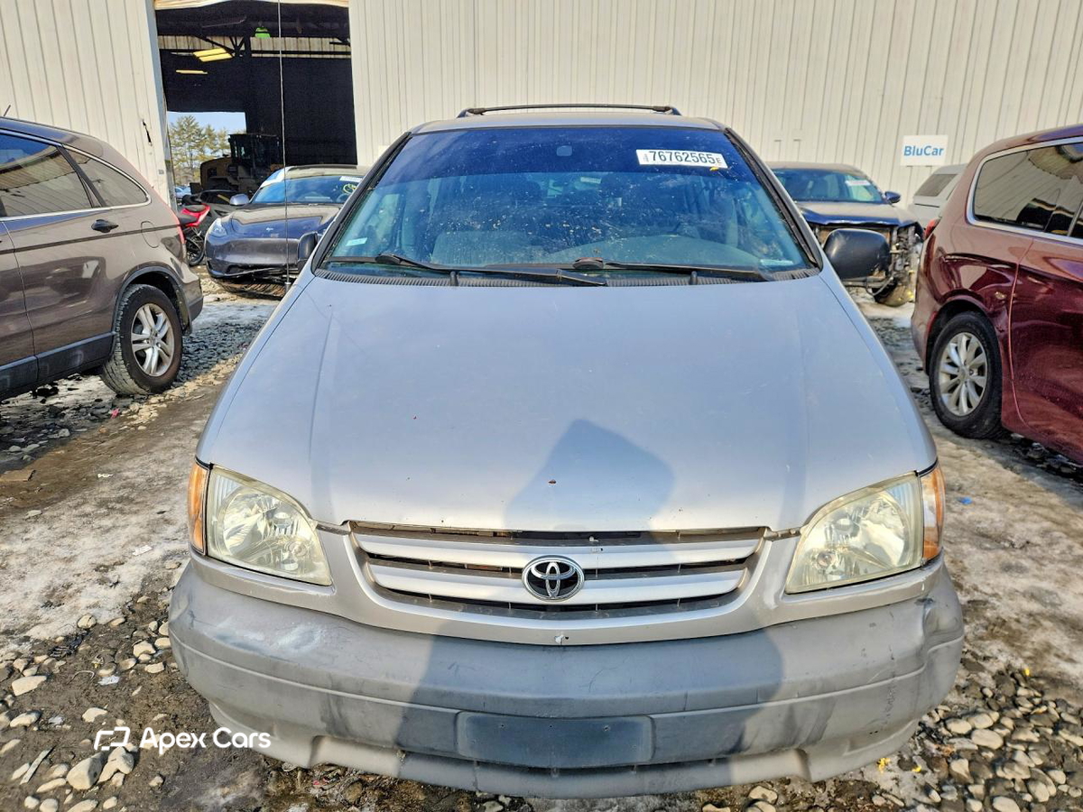 Toyota Sienna 2003