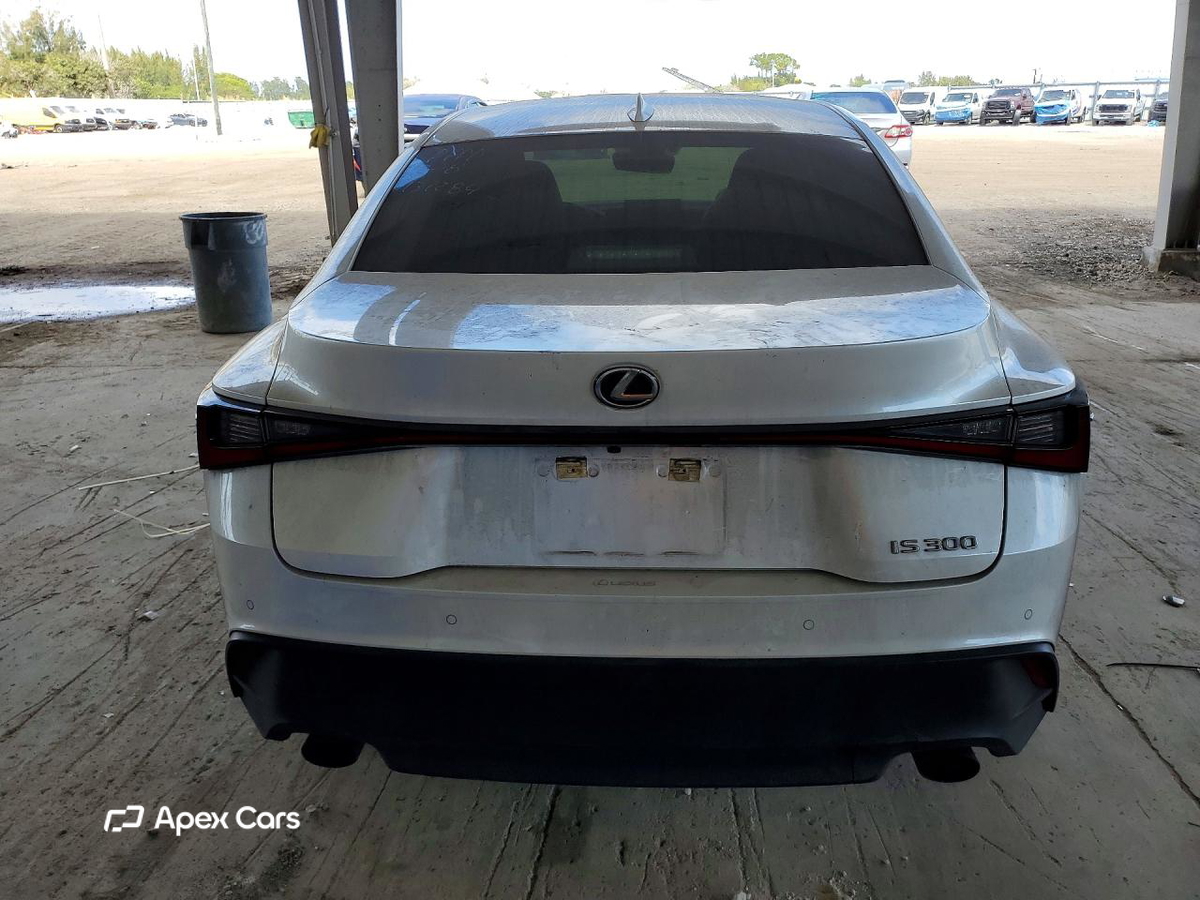 Lexus IS 2024