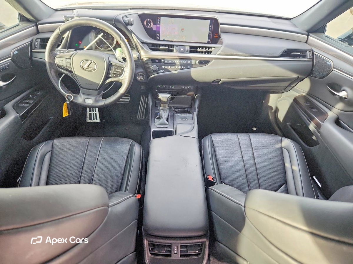 Lexus ES 2019