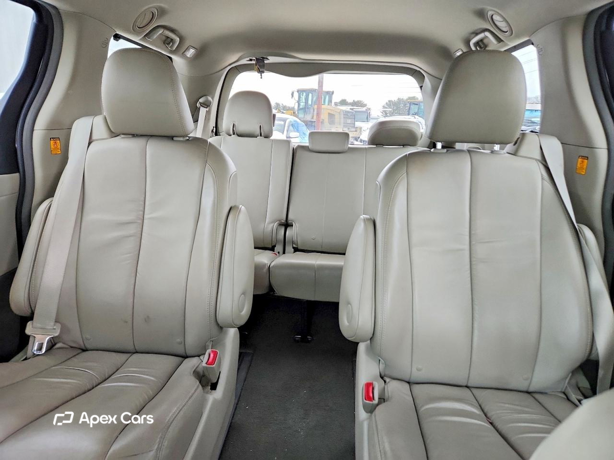 Toyota Sienna 2011