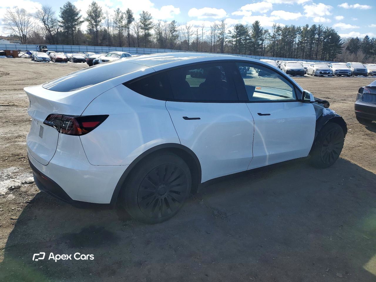 Tesla Model Y 2025