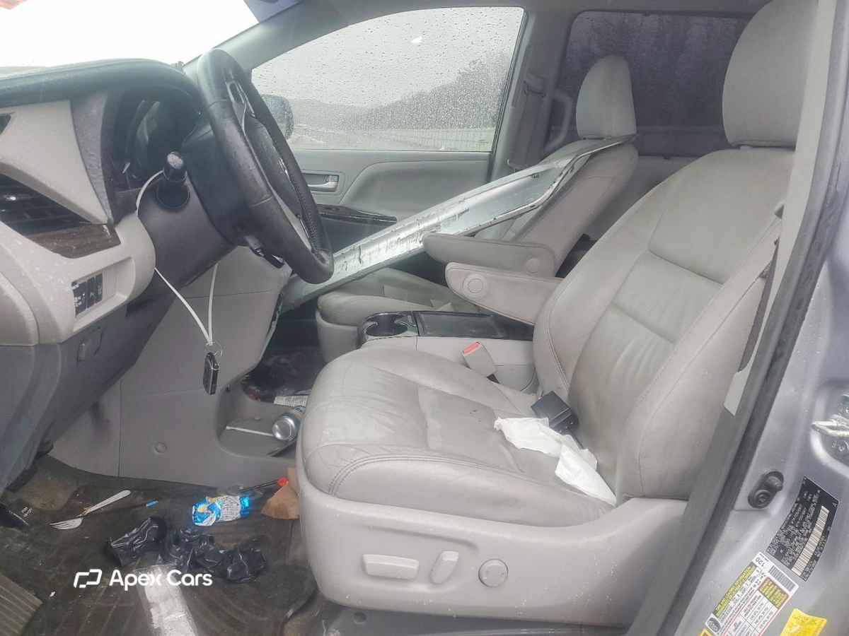 Toyota Sienna 2016