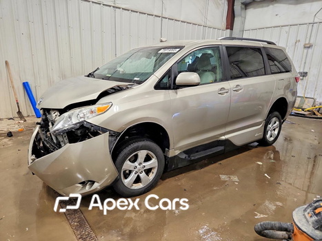 Toyota Sienna 2015 - Image 1 of 14