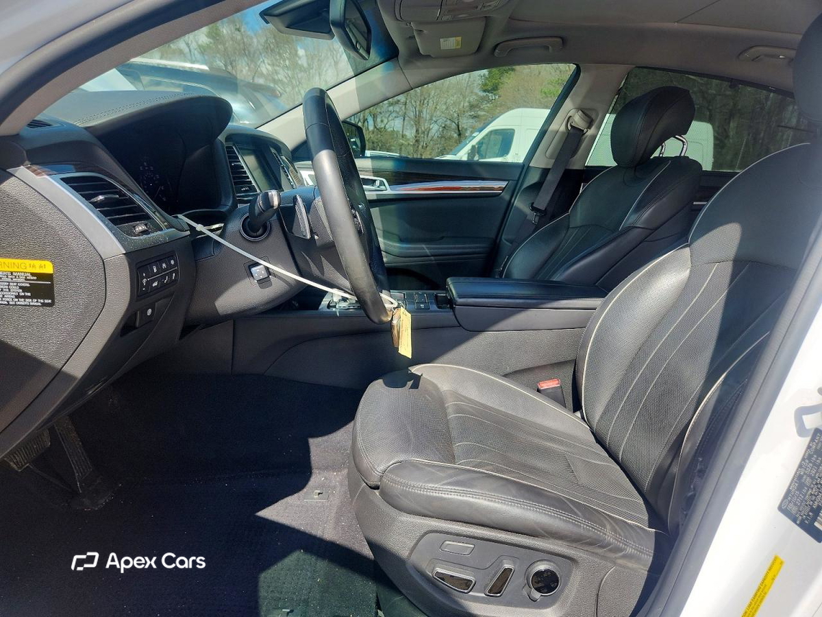 Hyundai Genesis 2015