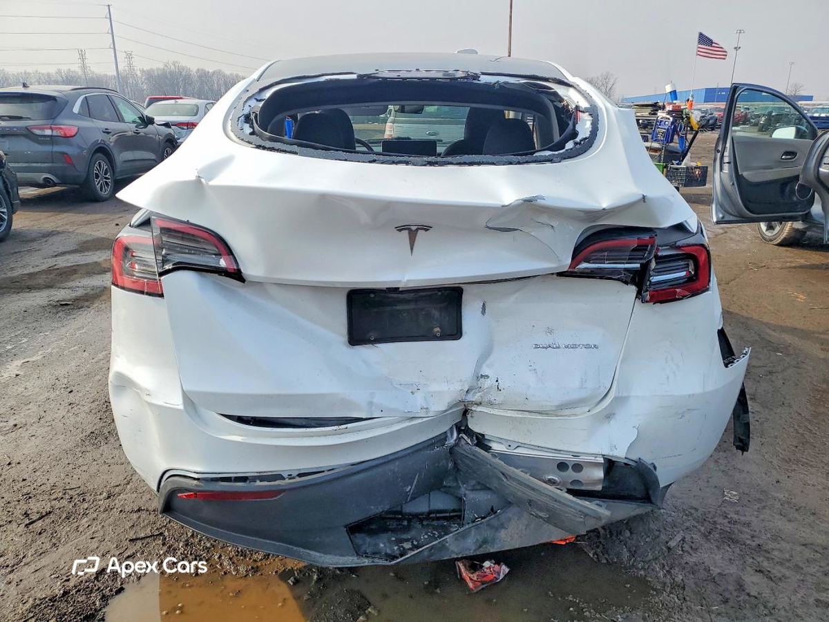 Tesla Model Y 2024