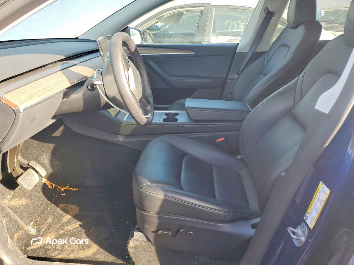 Tesla Model Y 2025