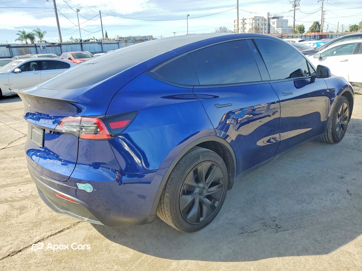 Tesla Model Y 2025