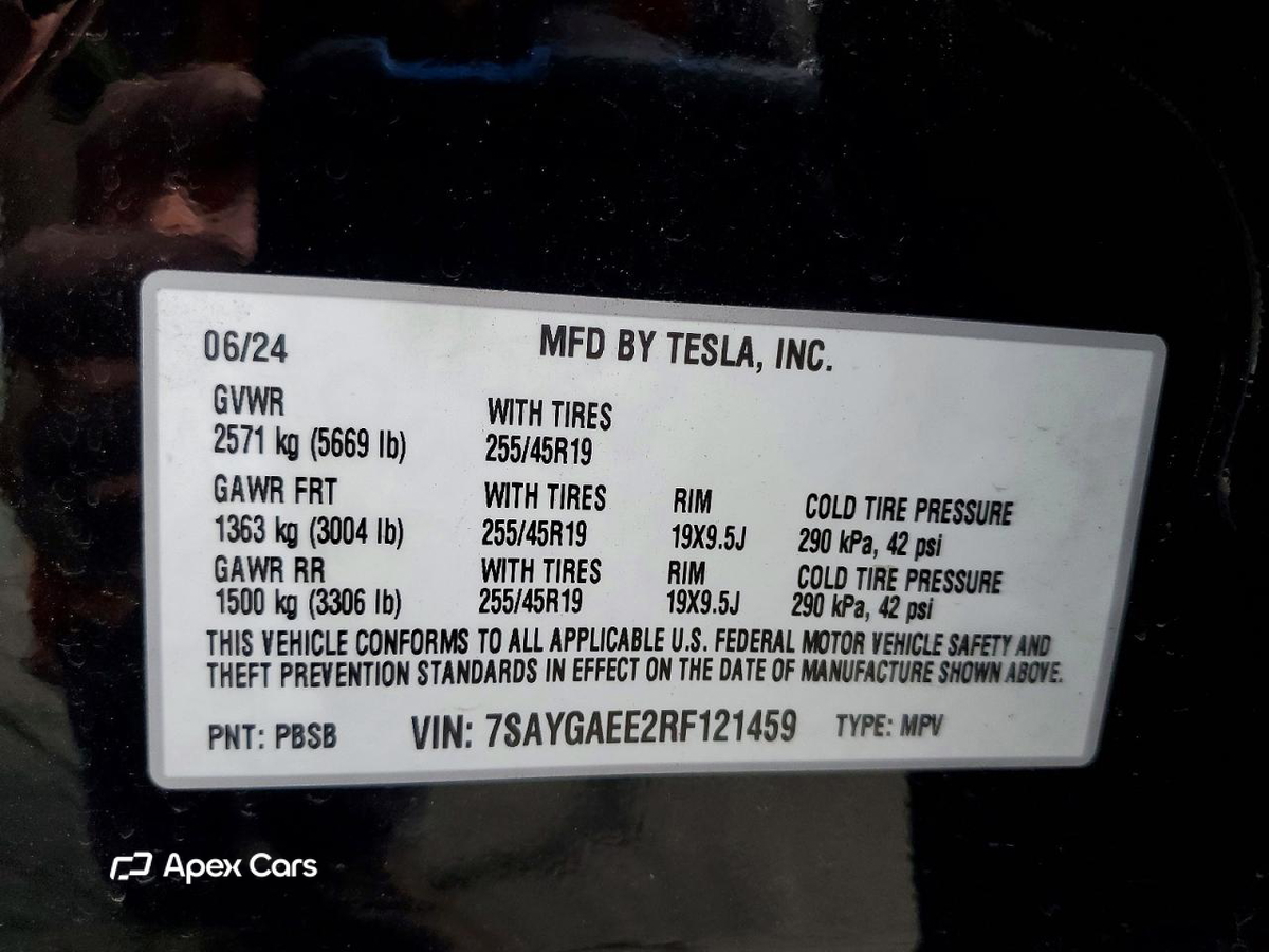 Tesla Model Y 2024