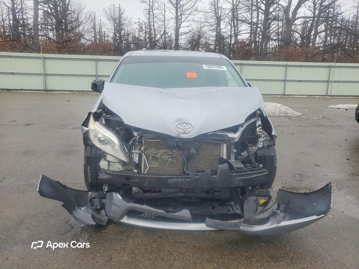 Toyota Sienna 2016