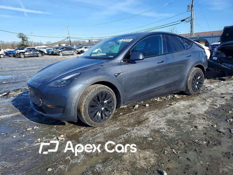 Tesla Model Y 2023 - Image 1 of 5