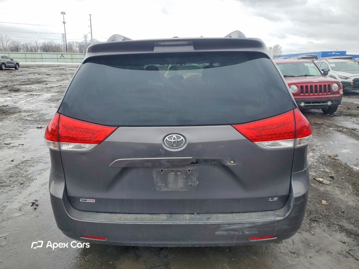Toyota Sienna 2011