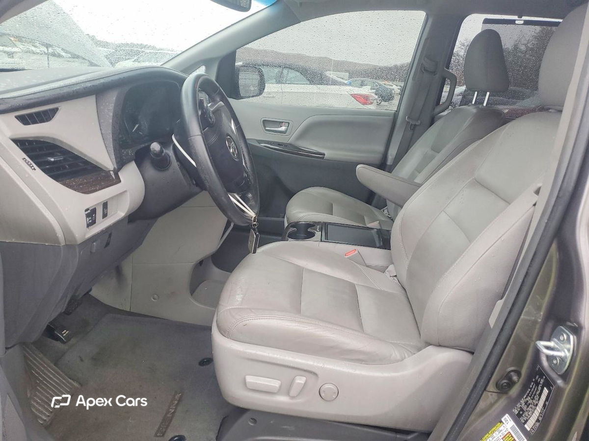 Toyota Sienna 2015