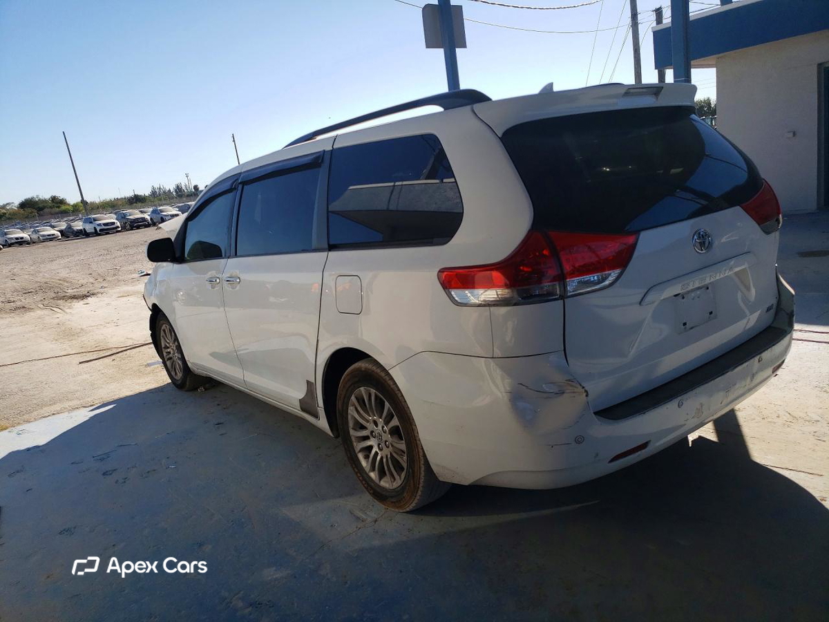 Toyota Sienna 2011
