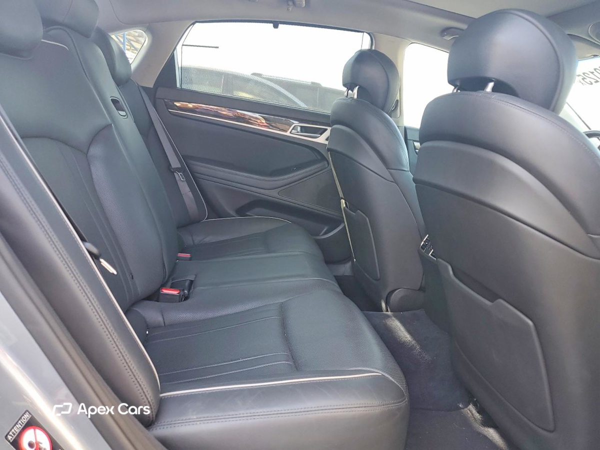 Hyundai Genesis 2015