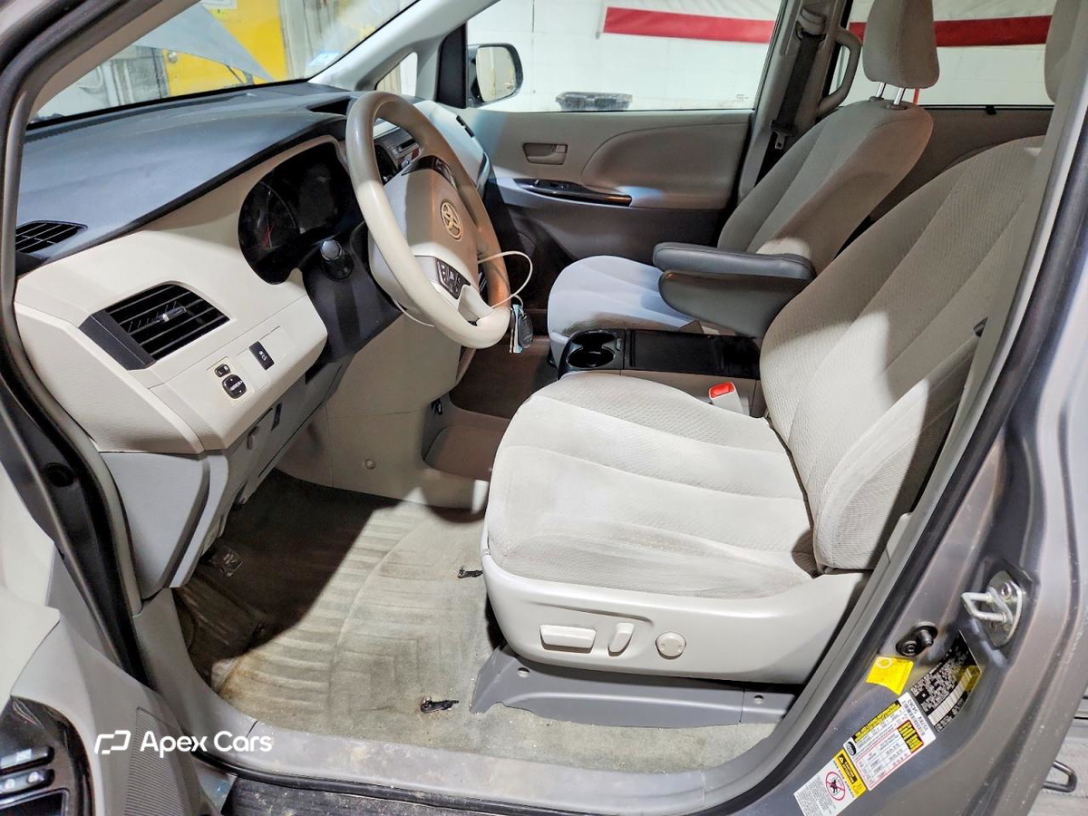 Toyota Sienna 2012
