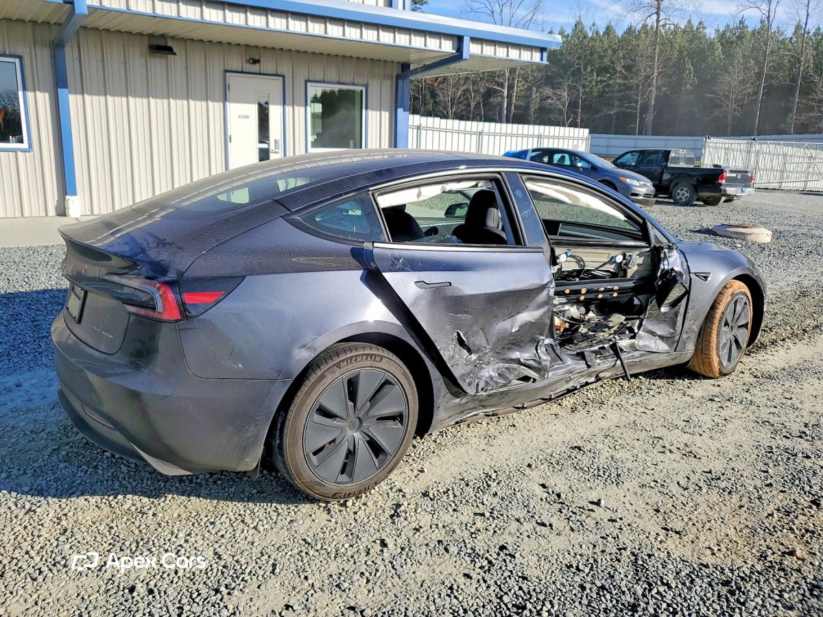 Tesla Model 3 2024