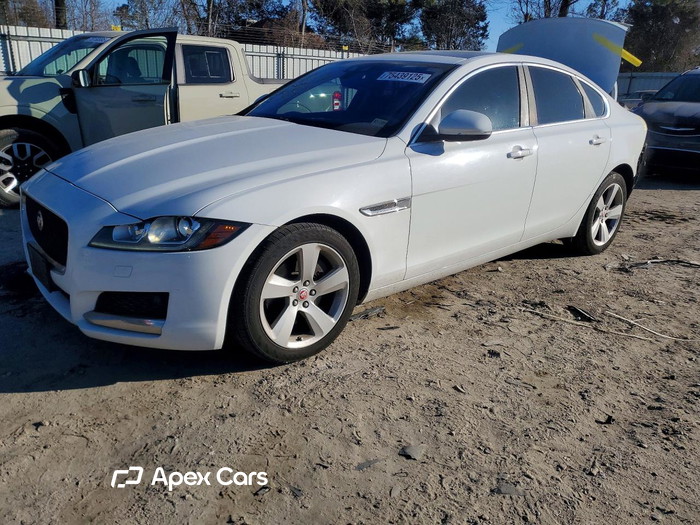 2017 Jaguar XF - Image 1 of 5
