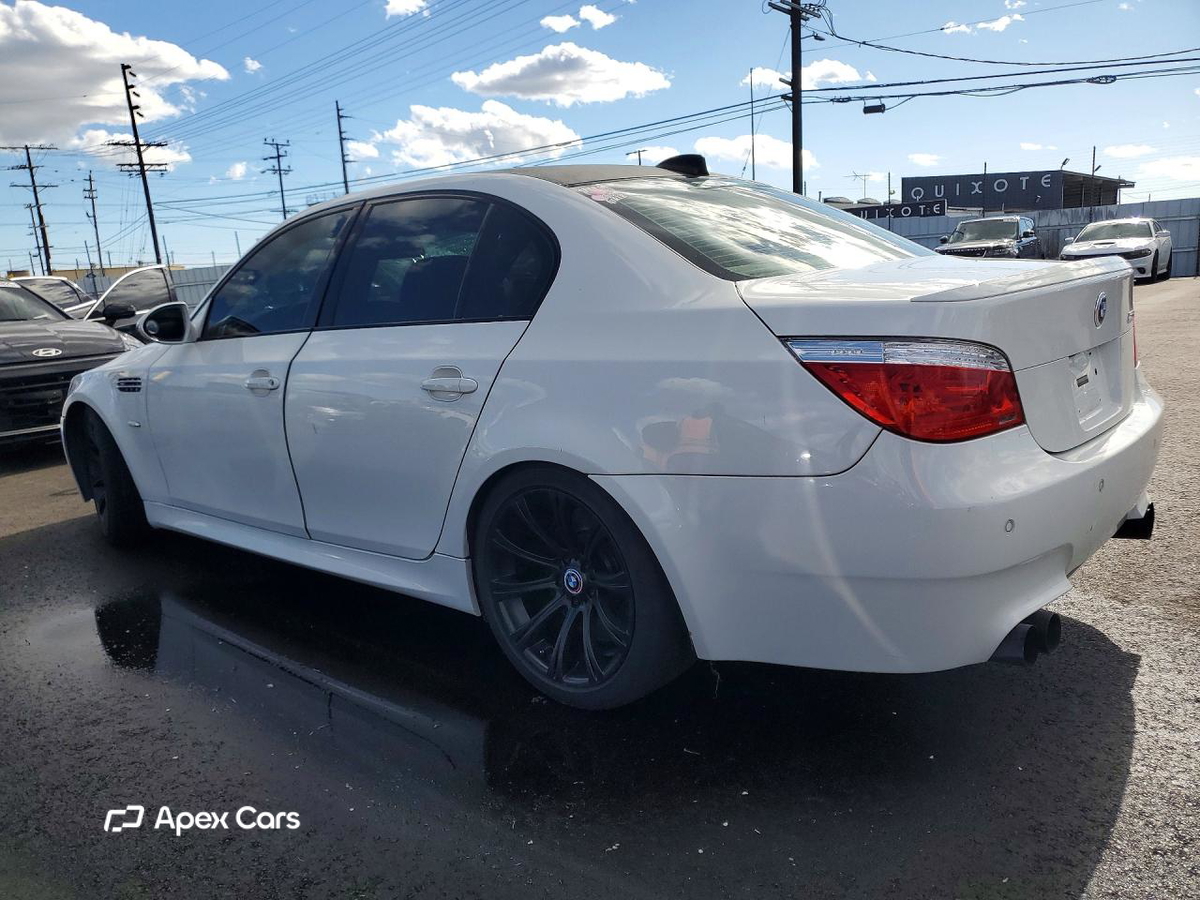 BMW M5 2010