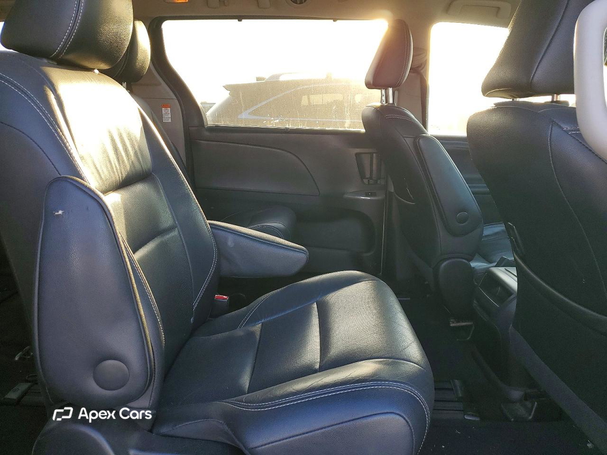 Toyota Sienna 2015