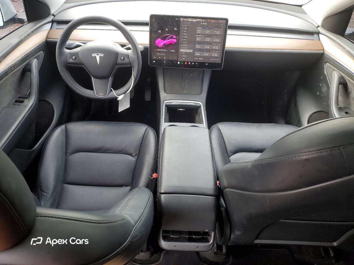 Tesla Model Y 2025