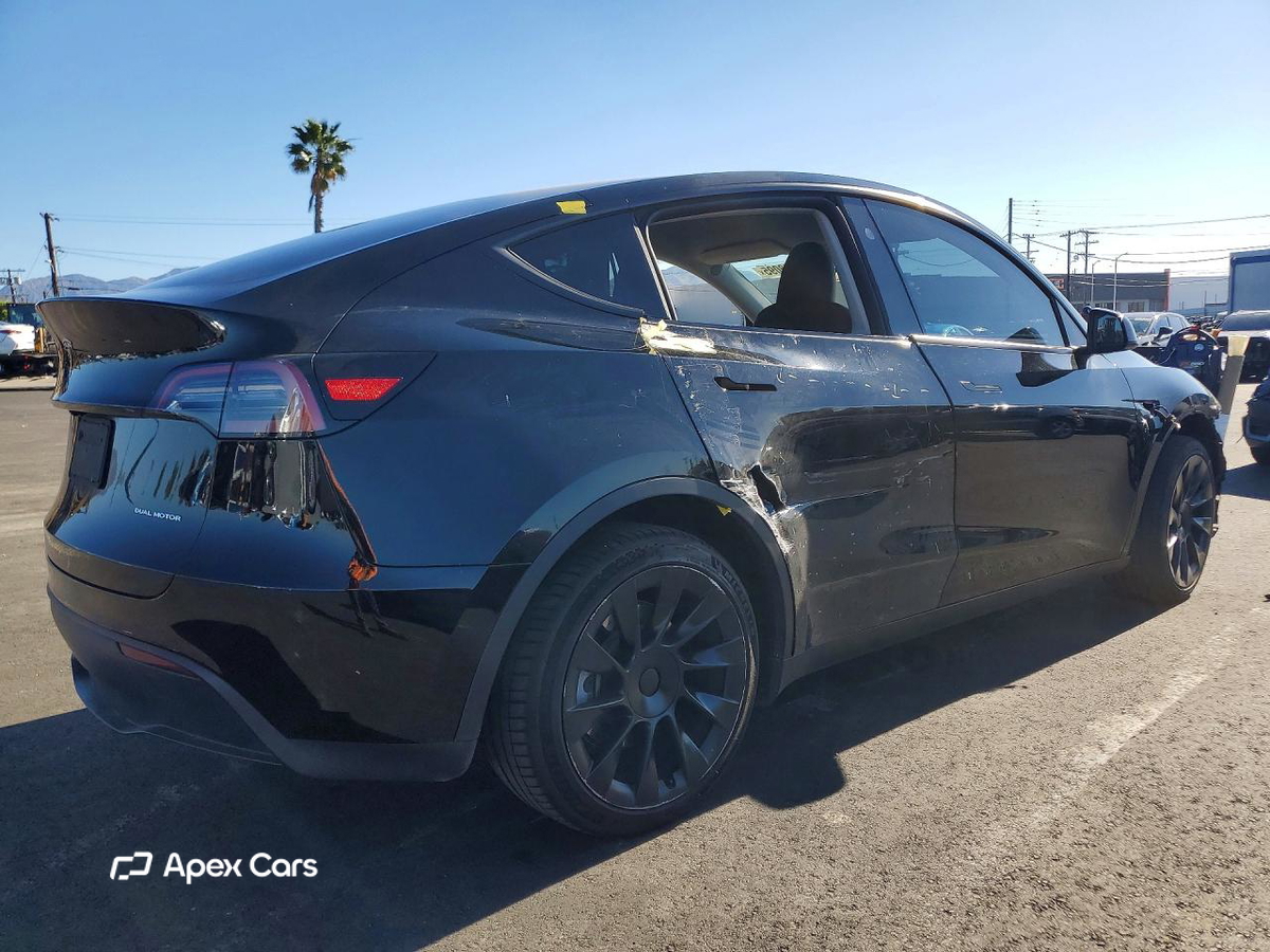 Tesla Model Y 2024